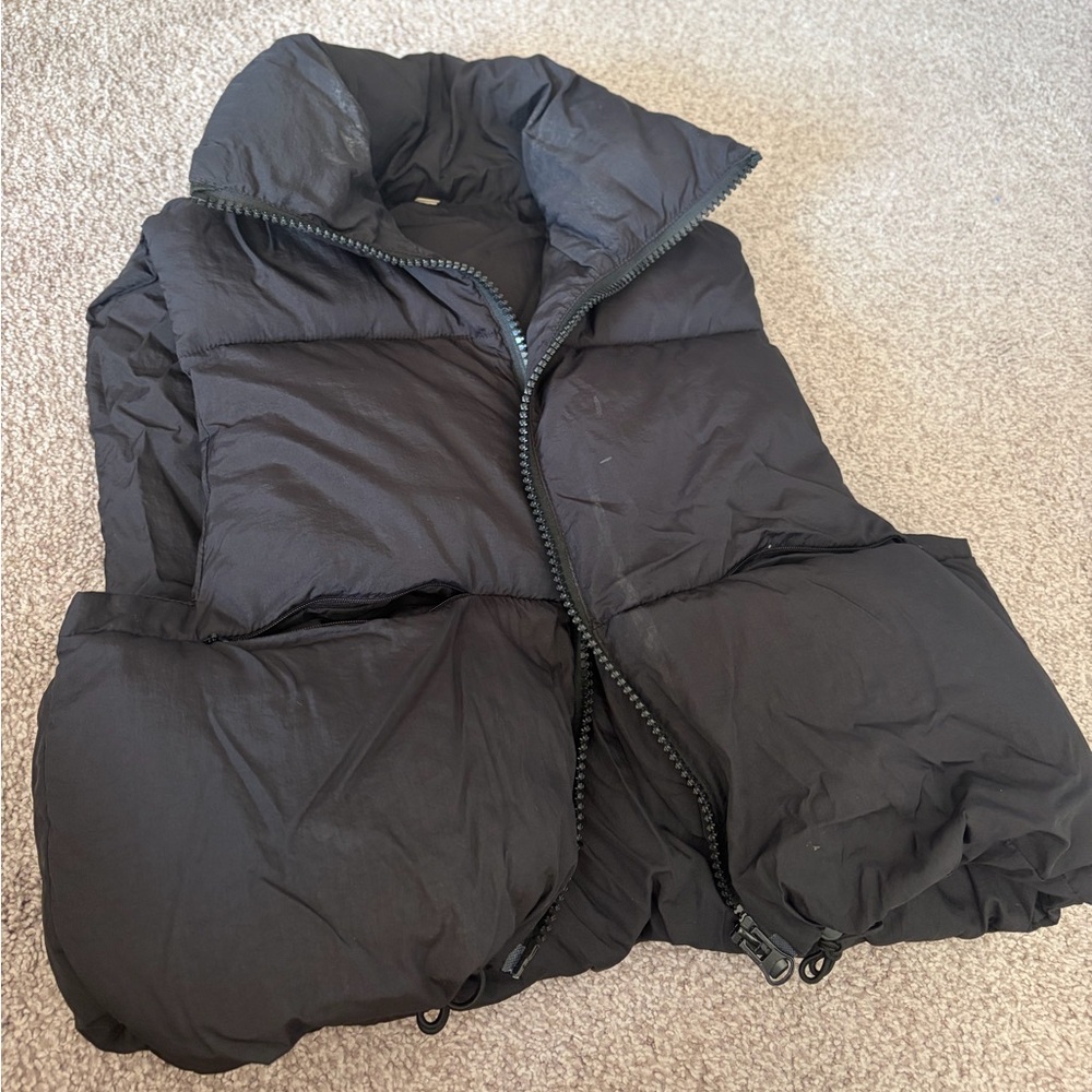 Cropped black bubble vest
